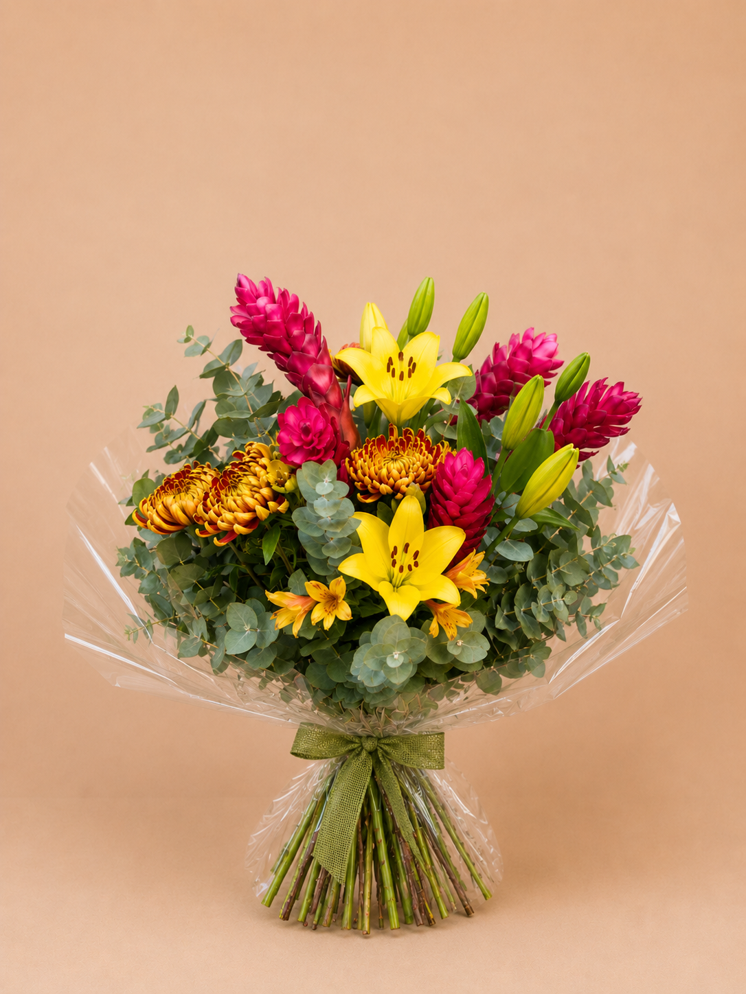 Buquê do Dia com lírios amarelos e flores vermelhas, tamanho M