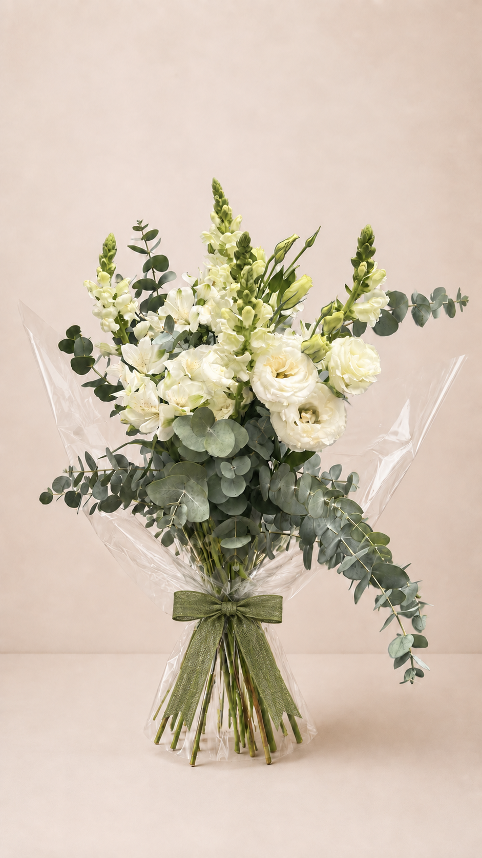 Buquê mix de flores brancas com folhagens, tamanho P