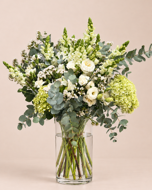 Arranjo mix de flores brancas em vaso de vidro, tamanho G